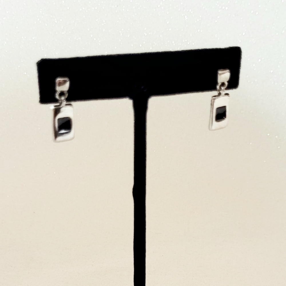 🪻 Black and Silver Dangling Earrings